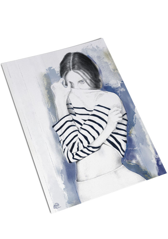 Bleu affiche de femme qui se cache sous son pull rayé
