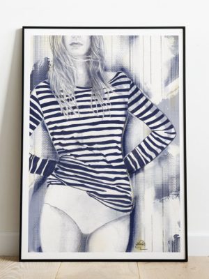 dessin de femme en pull rayé bleu et blanc dans un cadre