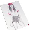 affiche de femme en mini short et casquette, dessiné au crayon