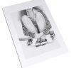 affiche de femme assise sur un skate dessinée au crayon