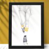 dessin de jambes de femme en mini short et converses dans un cadre noir