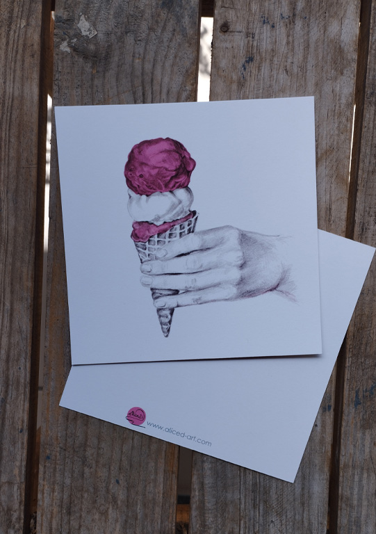 carte la glace dessin d'une main qui tient un cornet de glace