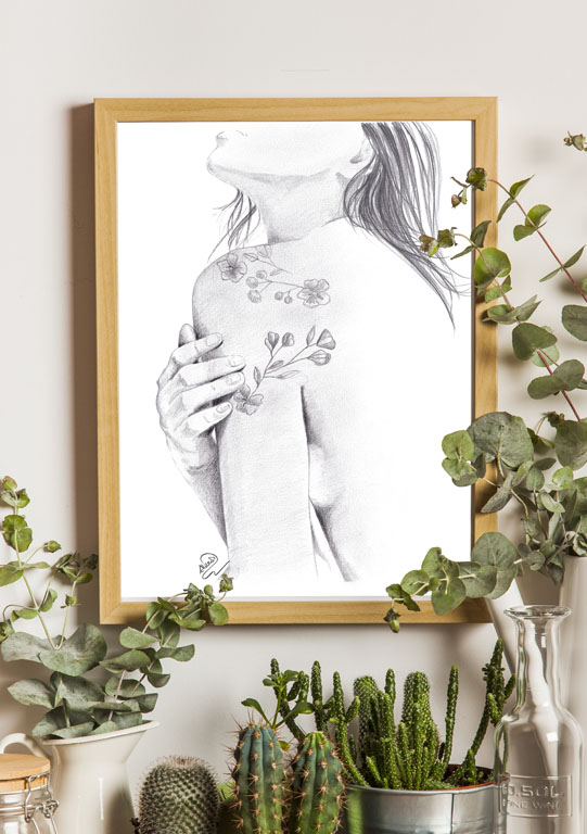 dessin encadré d'une épaule de femme tatouée