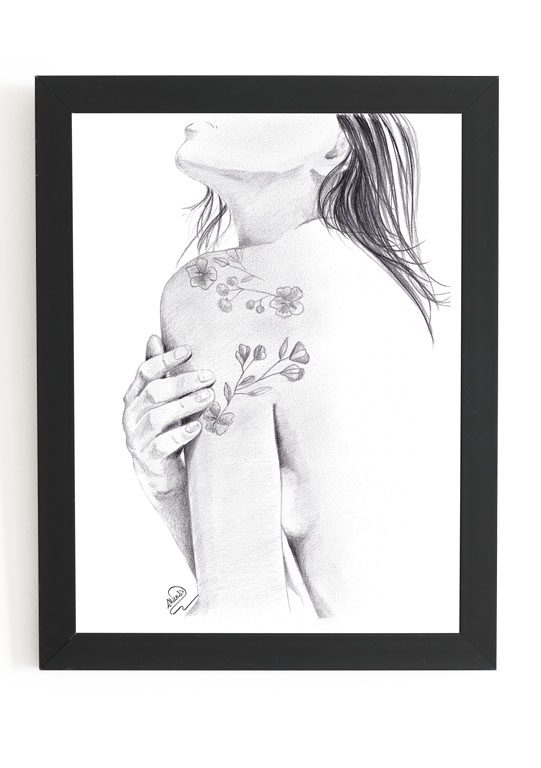 dessin d'une épaule de femme tatouée, dans un cadre noir