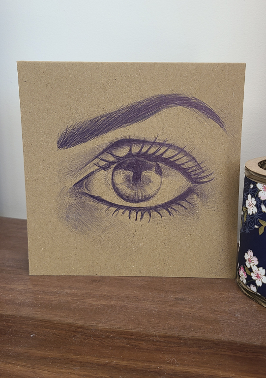 dessin au stylo d'un œil au regard intense