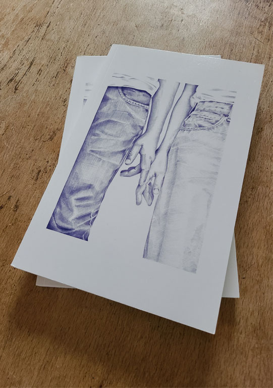 carnet illustrant 2 mains qui se frôlent, dessiné au stylo Bic