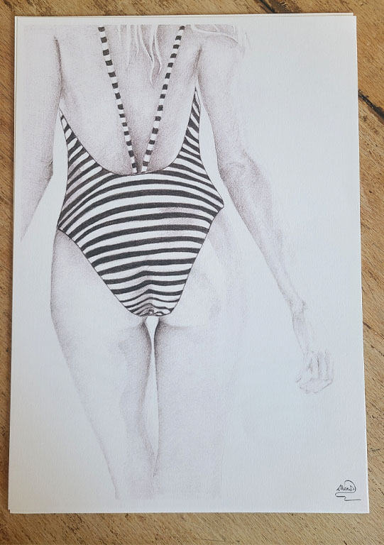 dessin d'une femme de dos en maillot à rayures