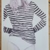 dessin de femme en t-shirt à rayures