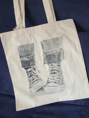 tote bag imprimé avec dessin de converses